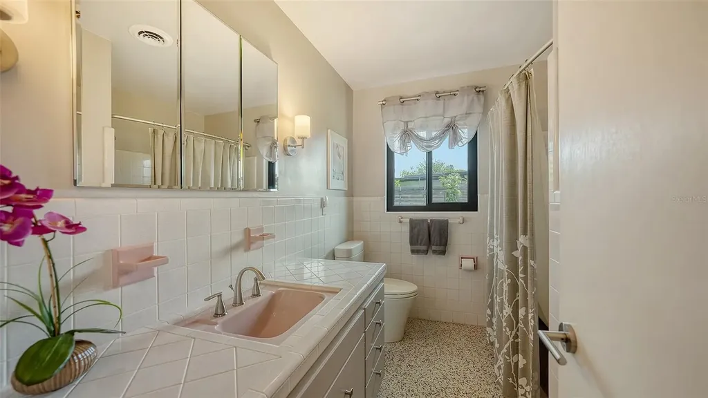 2516 Goldenrod Street Sarasota FL 34239