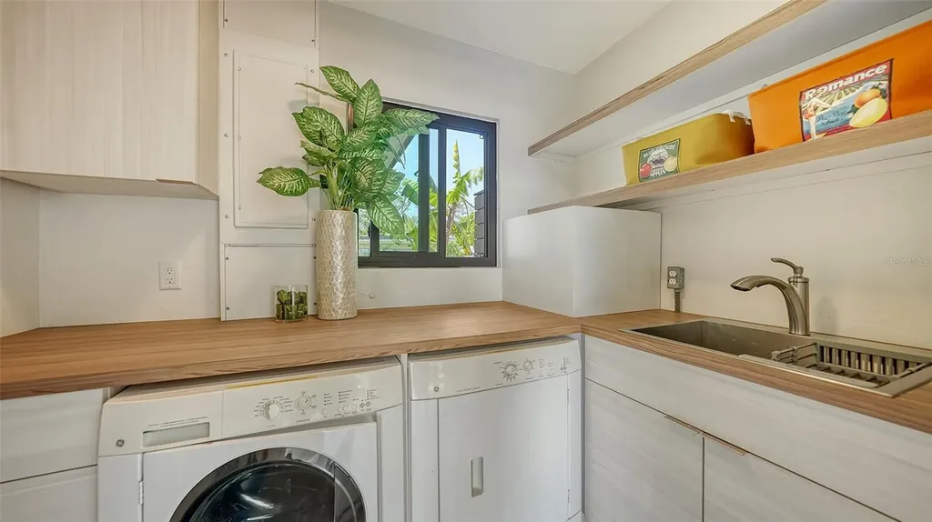 2516 Goldenrod Street Sarasota FL 34239