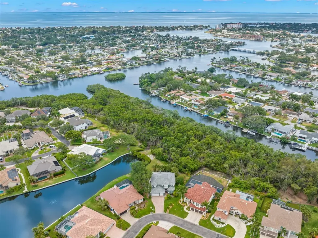 1171 Red Maple Circle NE St Petersburg FL 33703