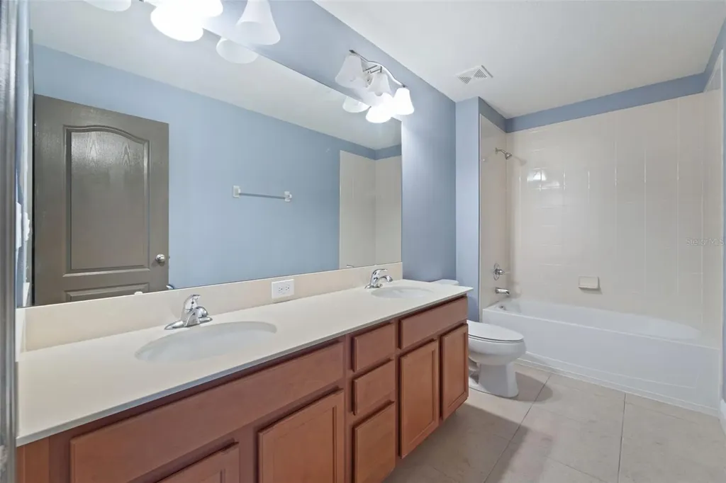 11006 Tahiti Isle Lane Tampa FL 33647