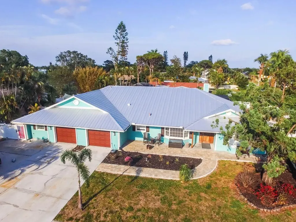 1021 Estremadura Drive Bradenton FL 34209