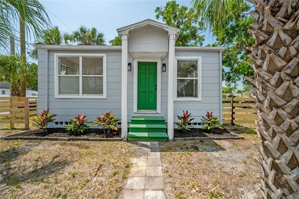 1527 E Lake Avenue Tampa FL 33610