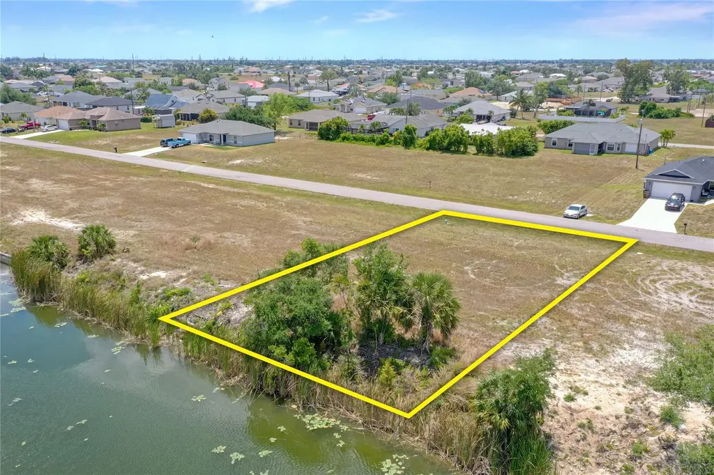 3023 NE 5th Place Cape Coral FL 33909