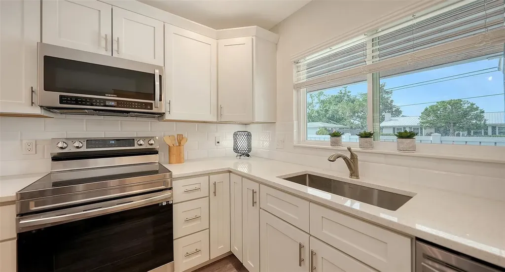 2825 Pinecrest Street Sarasota FL 34239