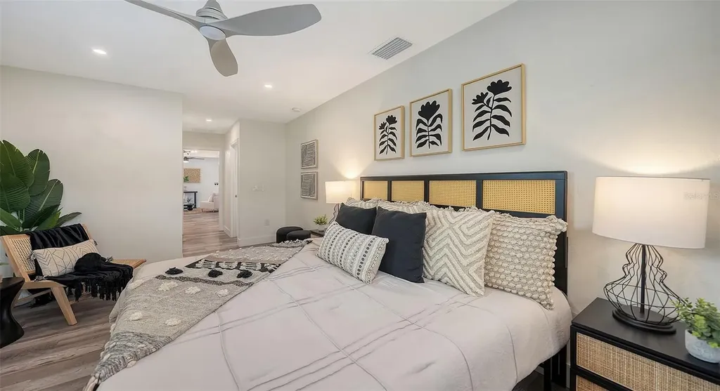 2825 Pinecrest Street Sarasota FL 34239