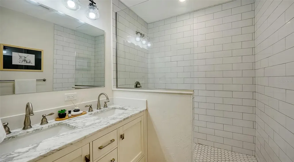2825 Pinecrest Street Sarasota FL 34239