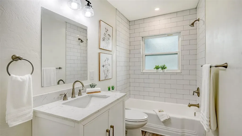 2825 Pinecrest Street Sarasota FL 34239