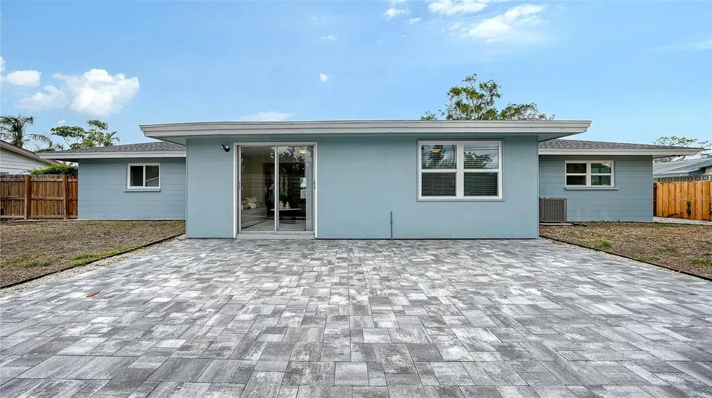 2825 Pinecrest Street Sarasota FL 34239