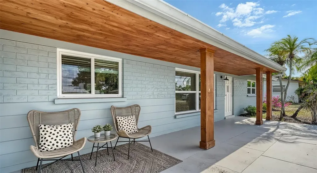 2825 Pinecrest Street Sarasota FL 34239