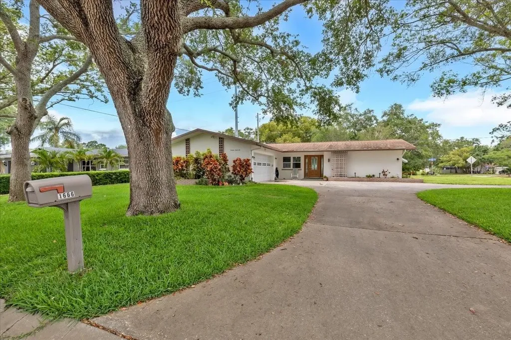 1666 Souvenir Drive Clearwater FL 33755