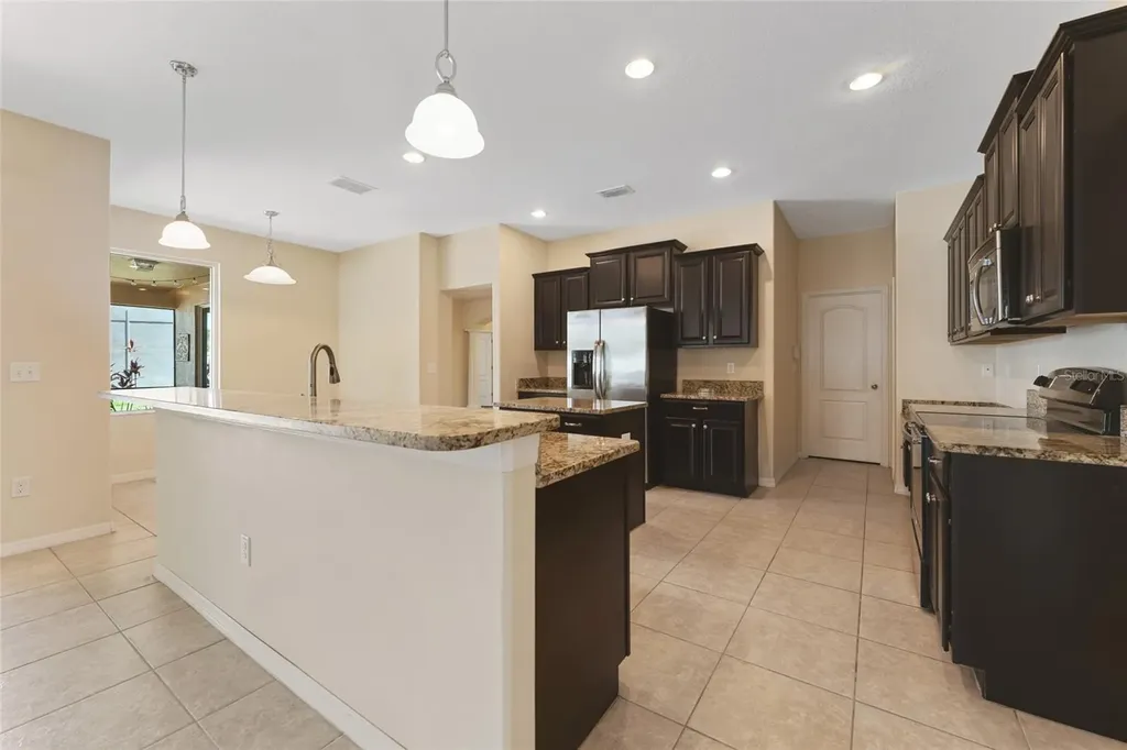 2637 Yukon Cliff Drive Ruskin FL 33570