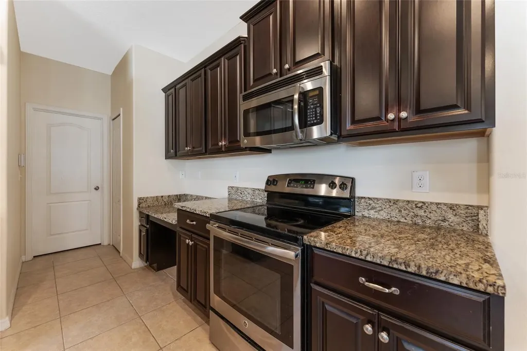 2637 Yukon Cliff Drive Ruskin FL 33570