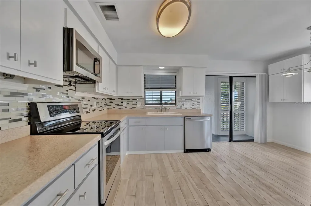 8710 54th Avenue W Bradenton FL 34210