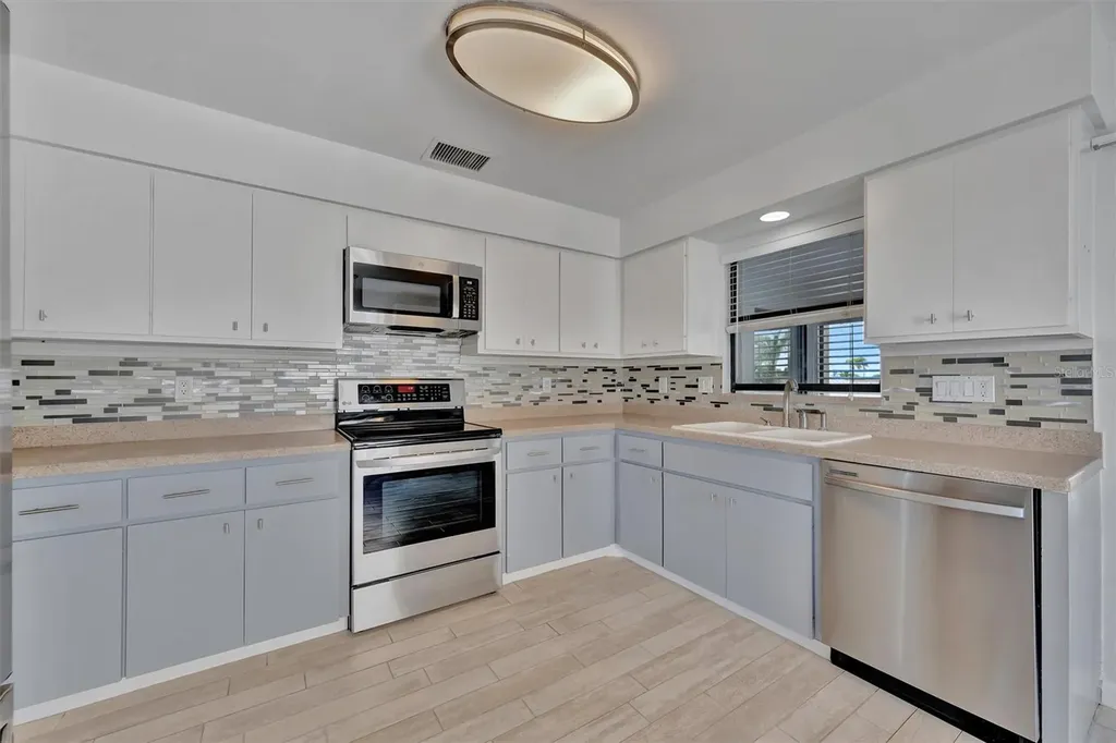 8710 54th Avenue W Bradenton FL 34210