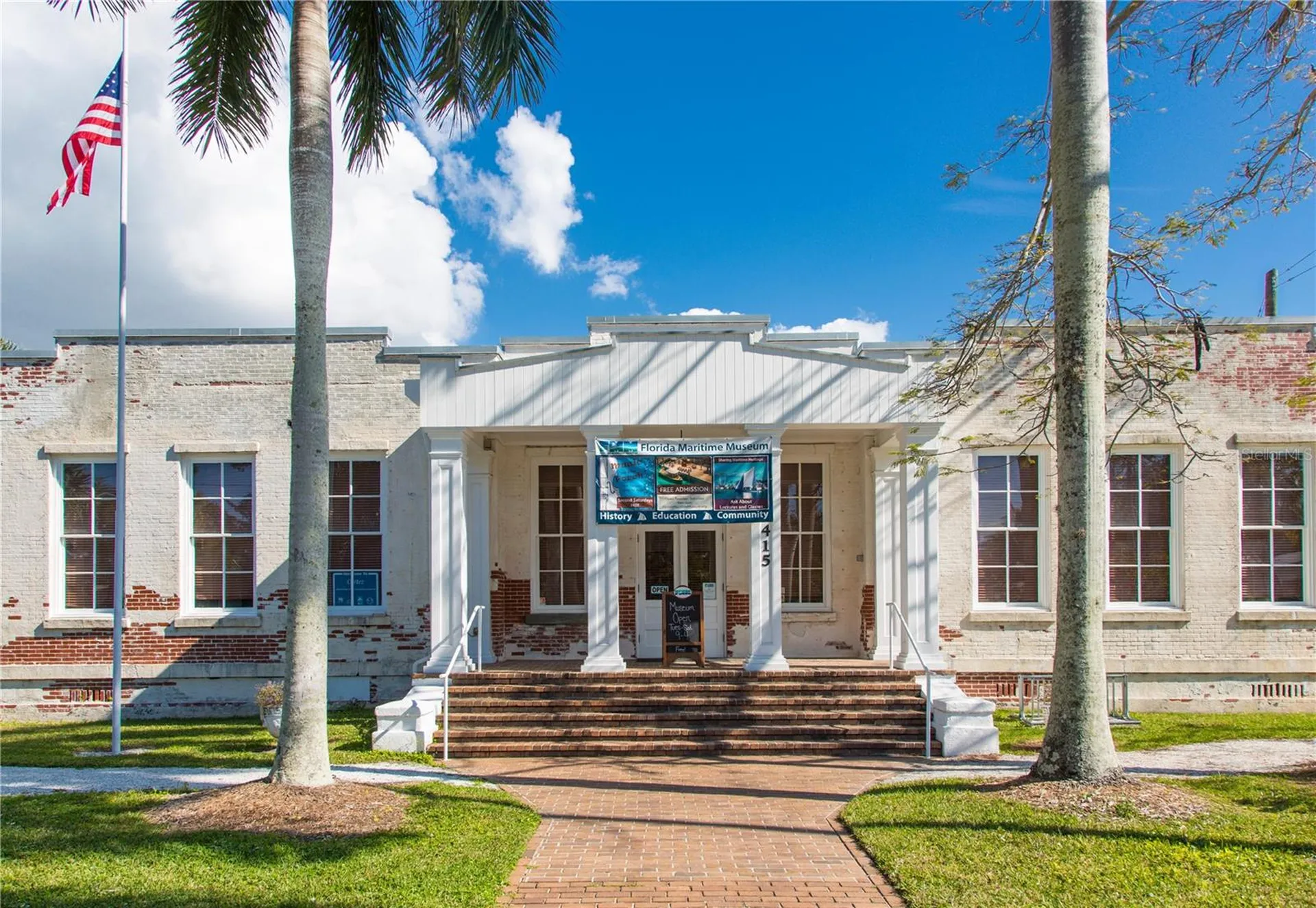 8710 54th Avenue W Bradenton FL 34210