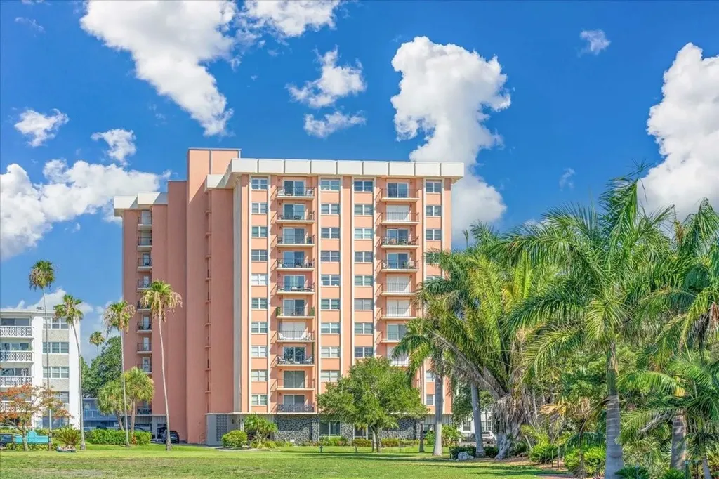 1120 N Shore Drive NE St Petersburg FL 33701