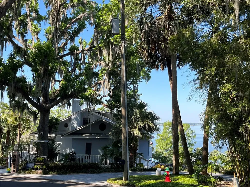 629 Helen Street Mount Dora FL 32757