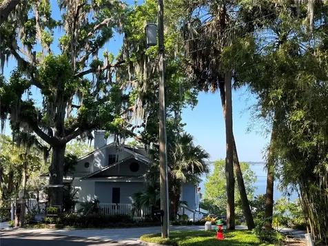 629 Helen Street Mount Dora FL 32757