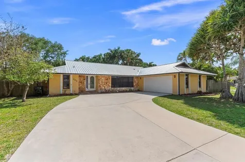 302 SE Bayview Terrace Port St Lucie FL 34983