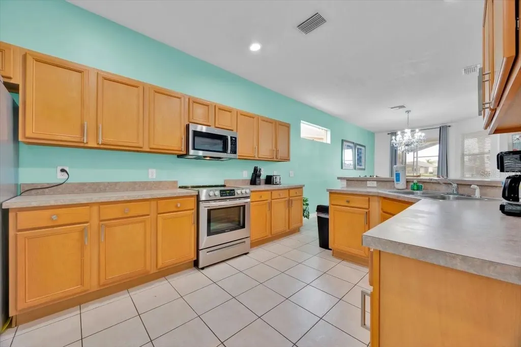 303 Plumoso Loop Davenport FL 33897
