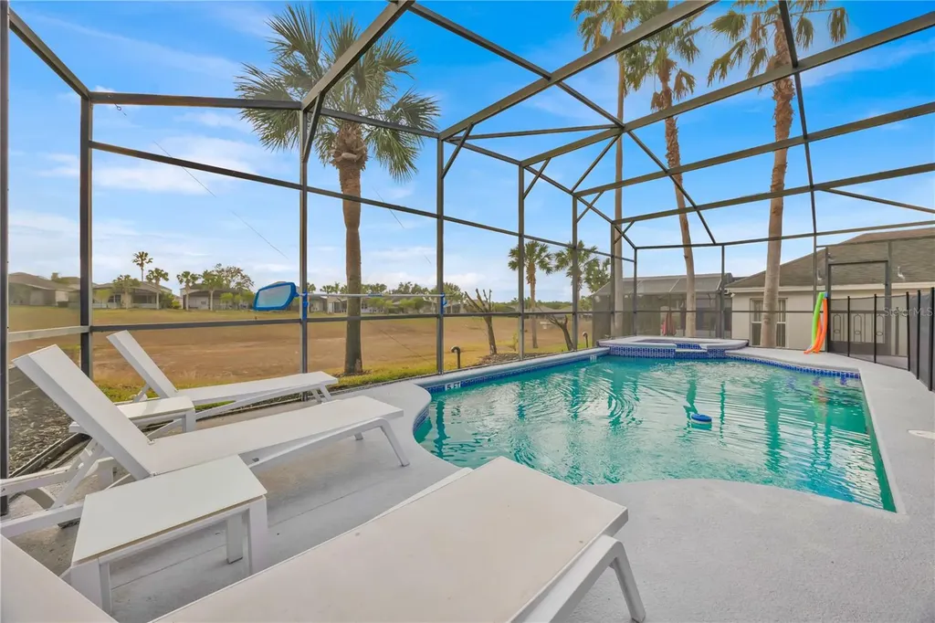 303 Plumoso Loop Davenport FL 33897