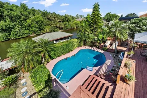 20 Crescent Court N Palm Coast FL 32137