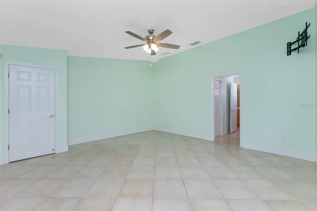 12001 SW Kingsway Circle Lake Suzy FL 34269