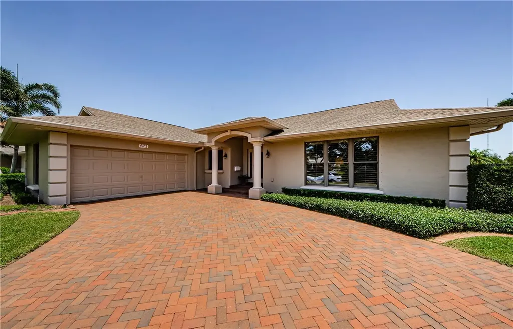 671 Tallahassee Drive NE St Petersburg FL 33702