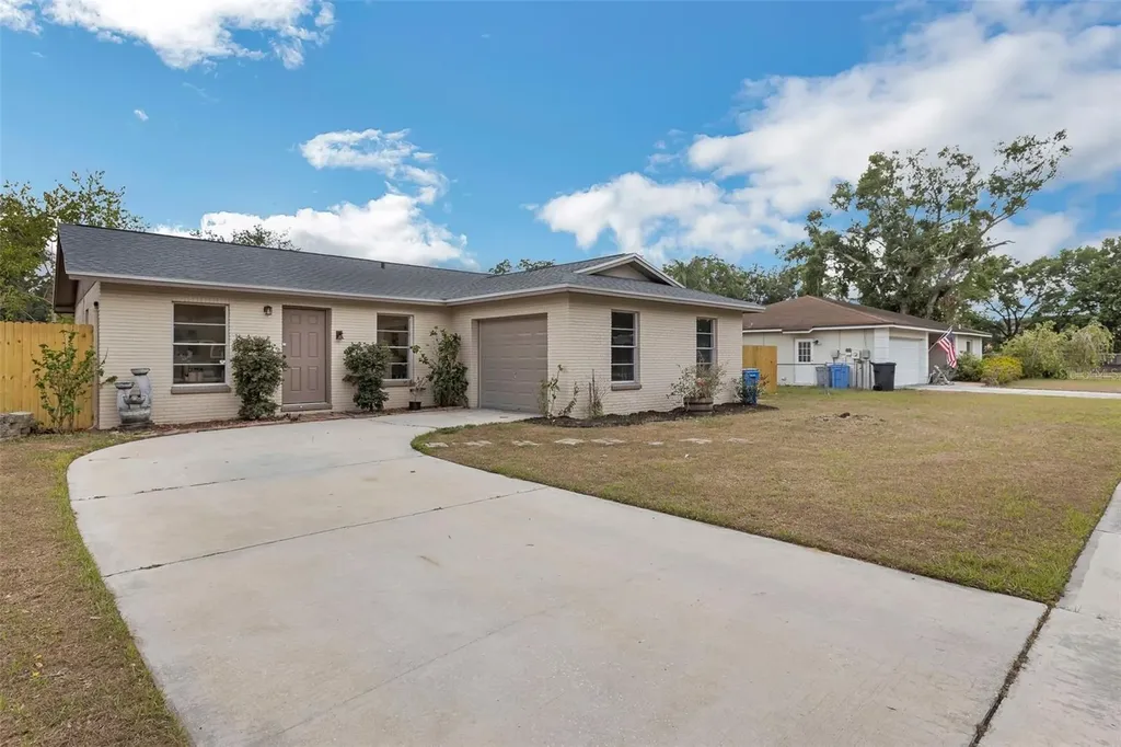 1818 Kim Acres Lane Dover FL 33527