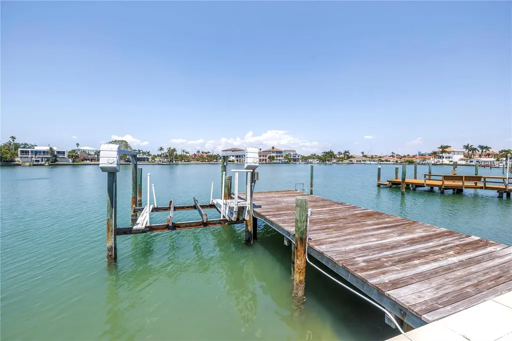31 Dolphin Drive Treasure Island FL 33706