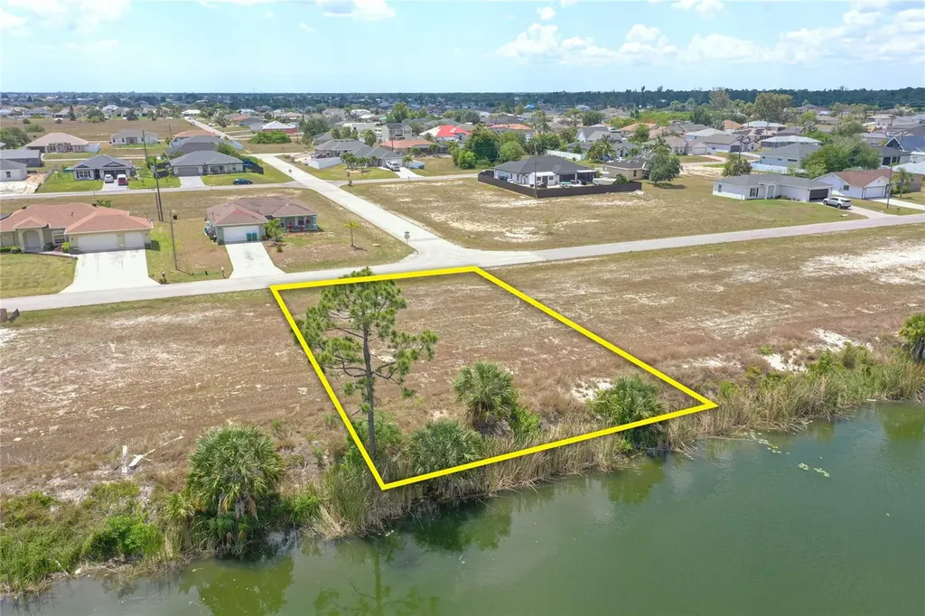 2831 NE 5th Place Cape Coral FL 33909
