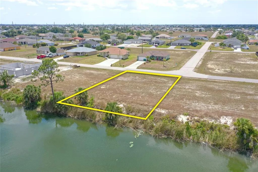 2831 NE 5th Place Cape Coral FL 33909