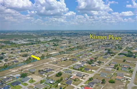 2831 NE 5th Place Cape Coral FL 33909