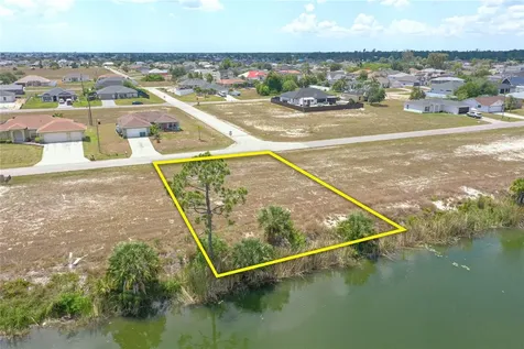 2831 NE 5th Place Cape Coral FL 33909