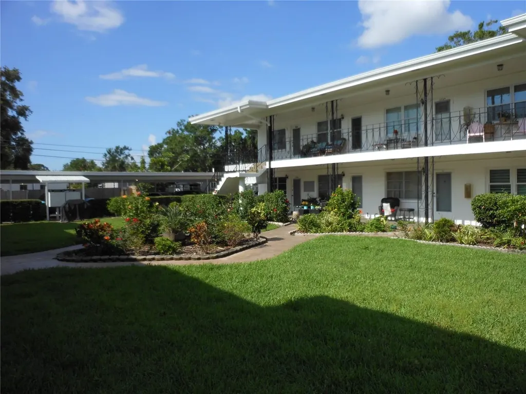 138 36th Avenue N St Petersburg FL 33704