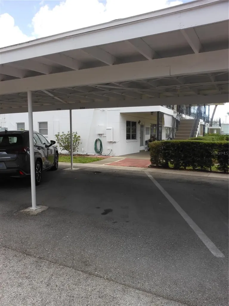 138 36th Avenue N St Petersburg FL 33704