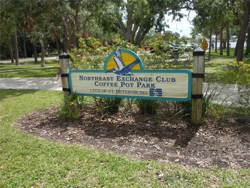 138 36th Avenue N St Petersburg FL 33704