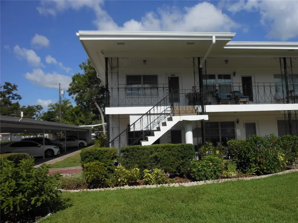 138 36th Avenue N St Petersburg FL 33704