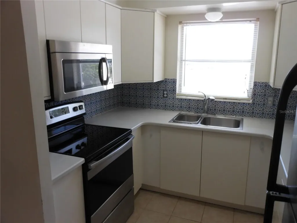 138 36th Avenue N St Petersburg FL 33704