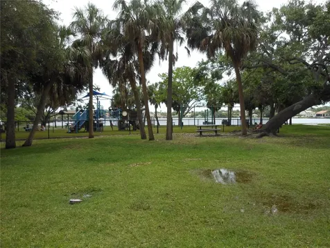 138 36th Avenue N St Petersburg FL 33704