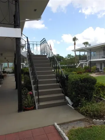 138 36th Avenue N St Petersburg FL 33704