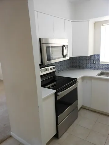 138 36th Avenue N St Petersburg FL 33704