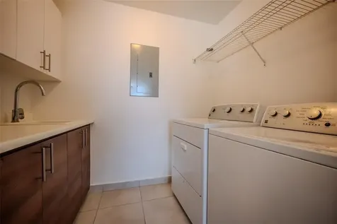 70 Condominio Alamanda Oeste Guaynabo PR 00969