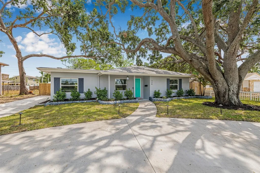 526 62nd Avenue NE St Petersburg FL 33702