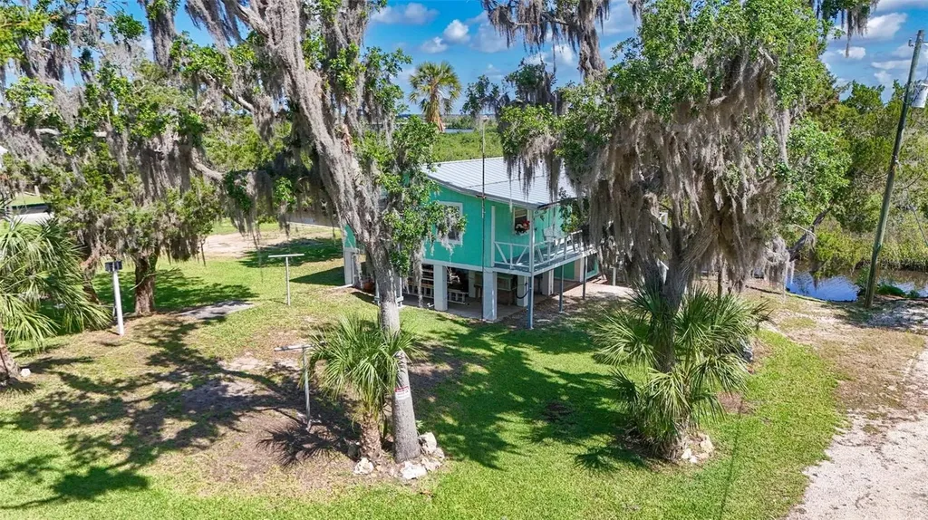 2220 S Coon Point Crystal River FL 34429