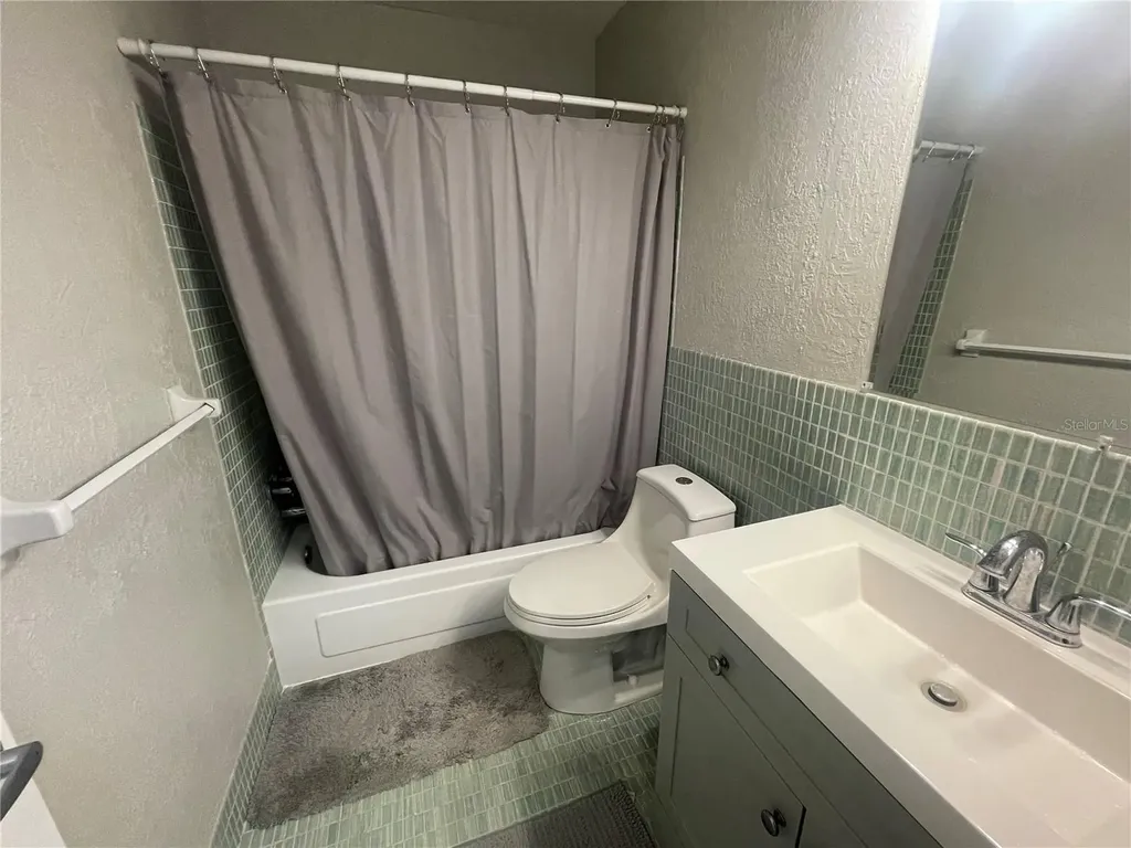 2011 58th Avenue N St Petersburg FL 33714