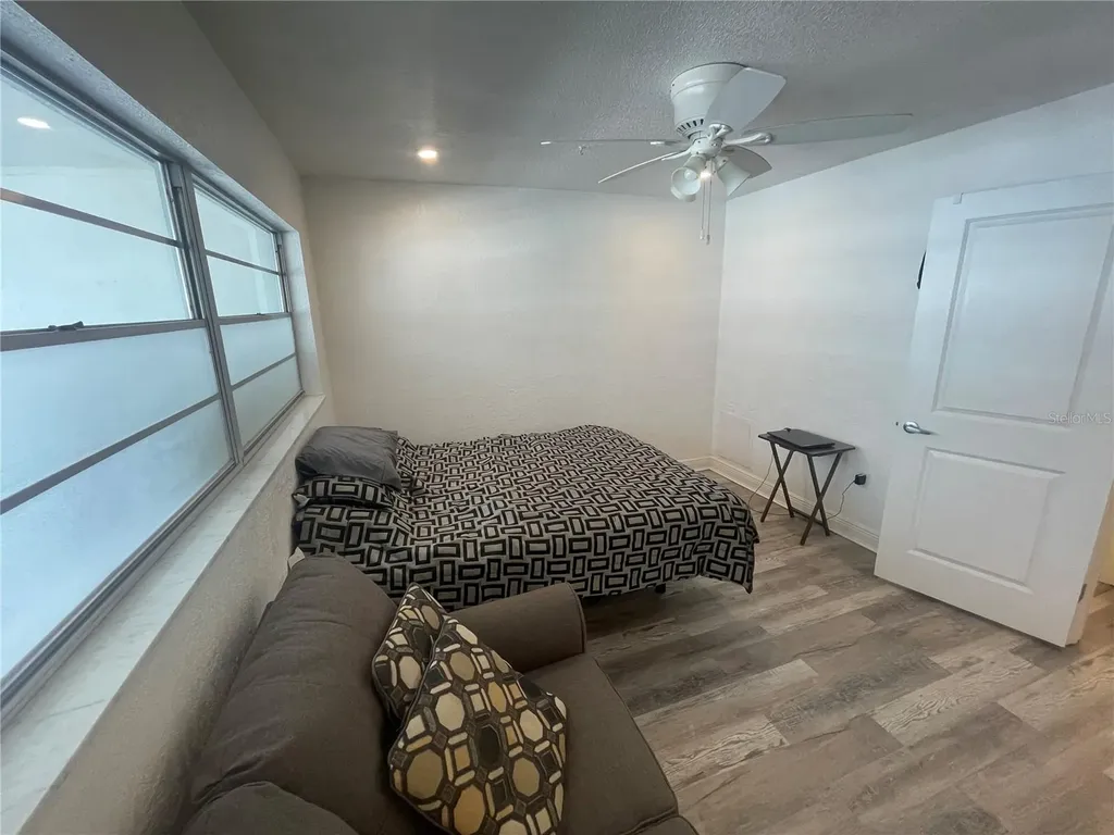 2011 58th Avenue N St Petersburg FL 33714