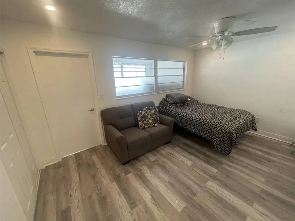 2011 58th Avenue N St Petersburg FL 33714