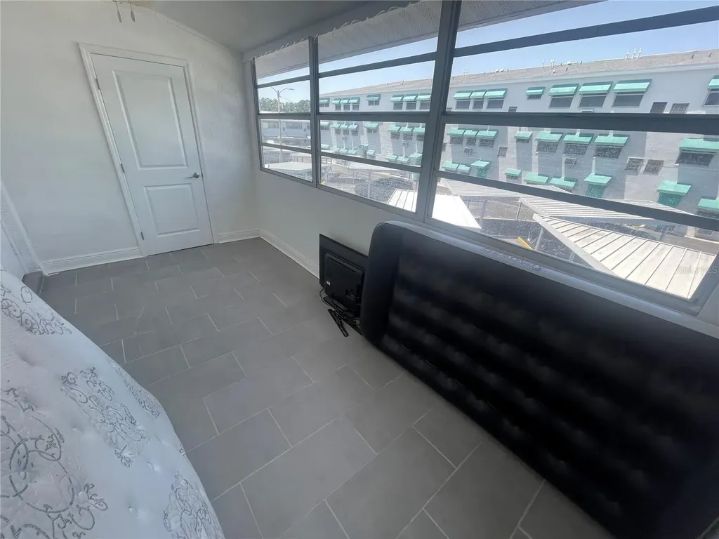2011 58th Avenue N St Petersburg FL 33714