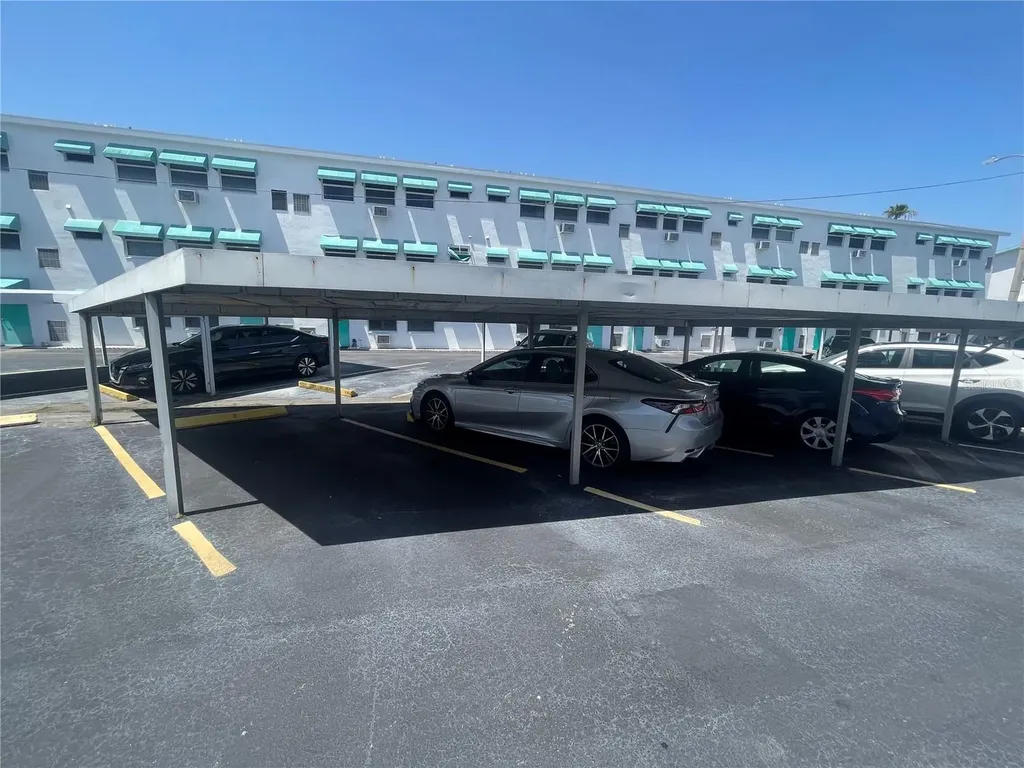 2011 58th Avenue N St Petersburg FL 33714